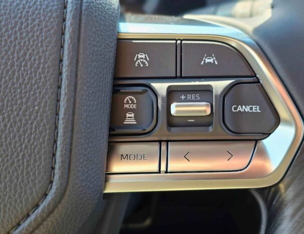 TOYOTA LANDCRUISER Image 7
