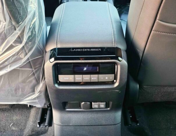 TOYOTA PRADO Image 2