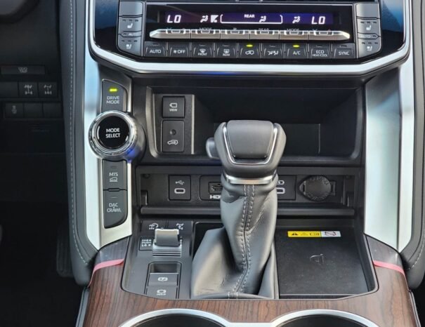 TOYOTA LANDCRUISER Image 6