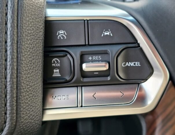 TOYOTA LANDCRUISER Image 8