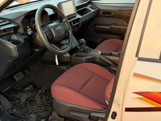 TOYOTA HILUX Image 9