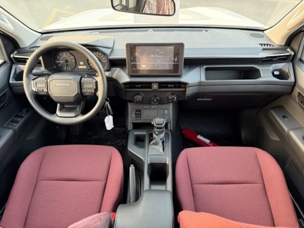 TOYOTA HILUX Image 6