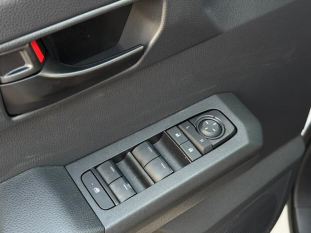 TOYOTA HILUX Image 3