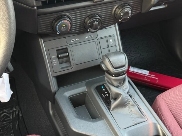 TOYOTA HILUX Image 2